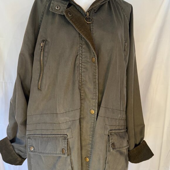 Portland Barn Jacket, Fully Lined with Zip Front and Hideaway Hood - Picture 10 of 11